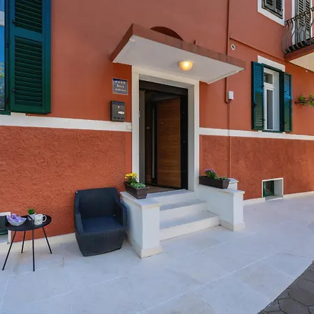 Apartment Premium Alba Rosa
